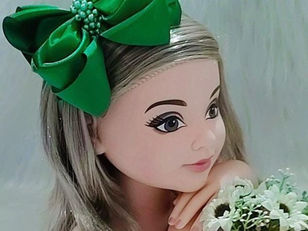 Tiara Belli Verde Bandeira Laço Miolo de Perolas